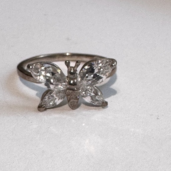 π¦ Dazzling Vintage Sterling Silver Butterfly Ring β Marquise-Cut Sparkle! β¨π - Picture 12 of 16